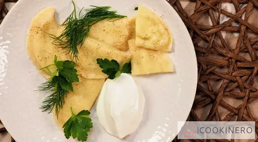 Dumplings with cheese and herbs