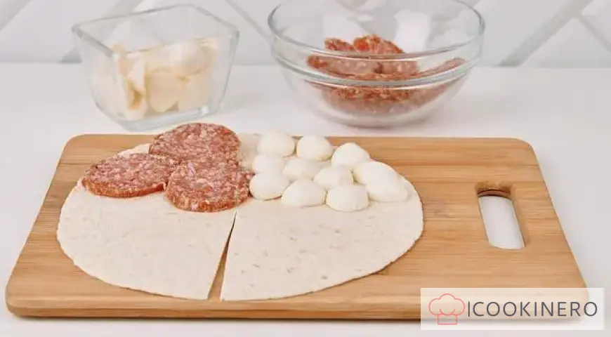 Lavash au salami et mozzarella