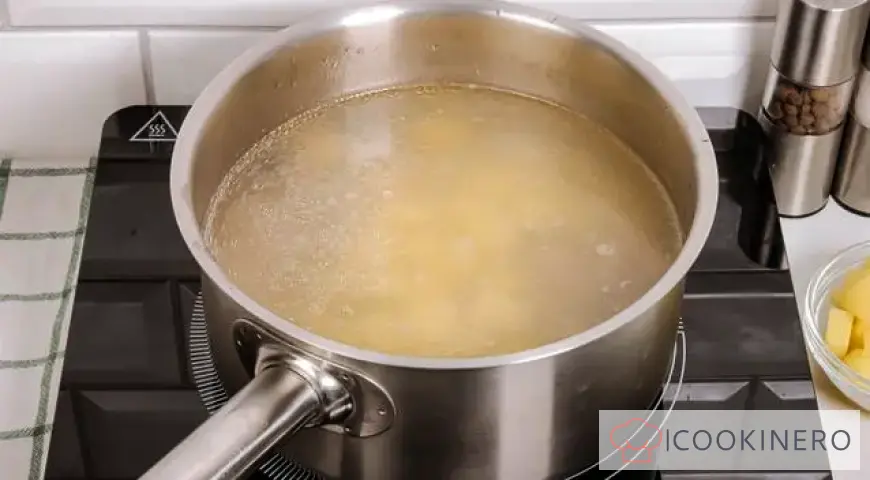 Sopa de encurtidos con cebada perlada para el invierno