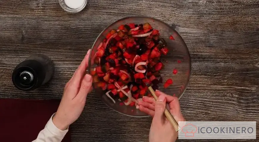 Vinagreta con pepinos encurtidos