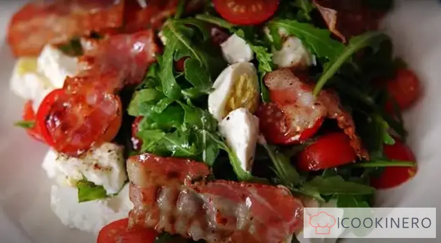 Salat mit Speck und Rucola