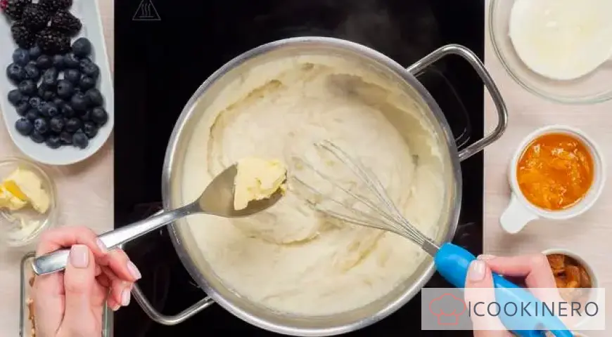 Guryev porridge with cream and candied fruits