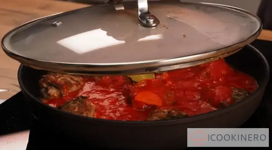 Meatballs in a frying pan