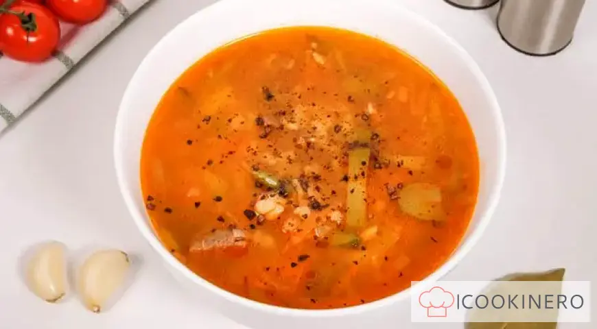 Sopa de pepinillos con guiso