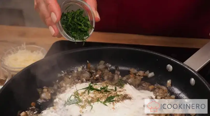 Potatoes stuffed with mushrooms