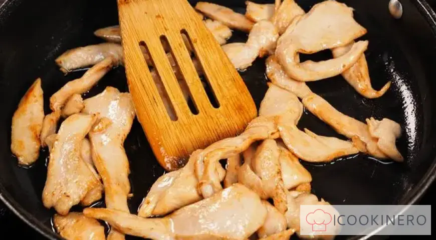 Wok with rice and chicken