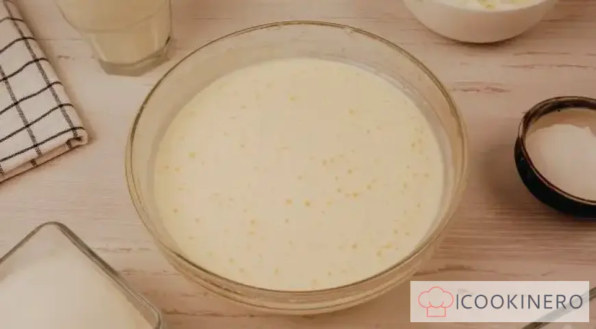 Sponge cake with curd cream and banana