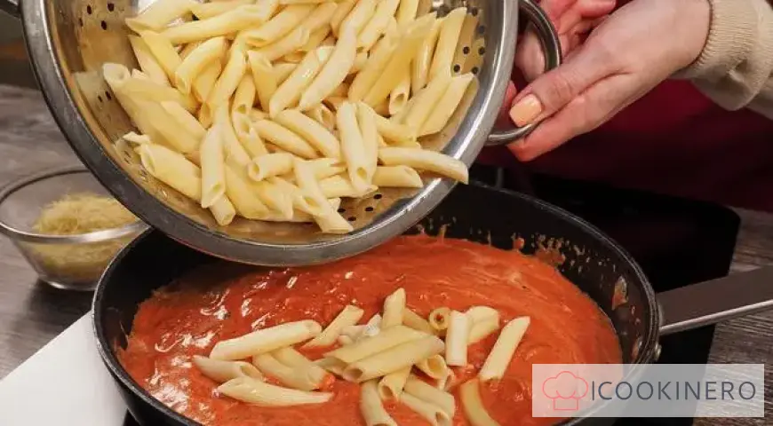 Penne with tomatoes