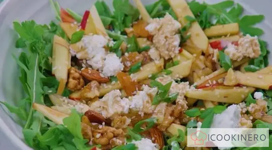 Salad with apple and nuts