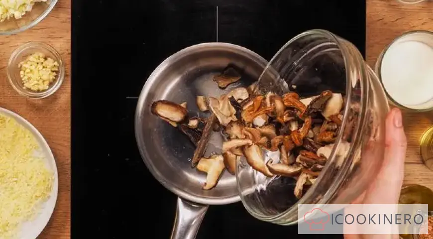 Risotto with dried mushrooms