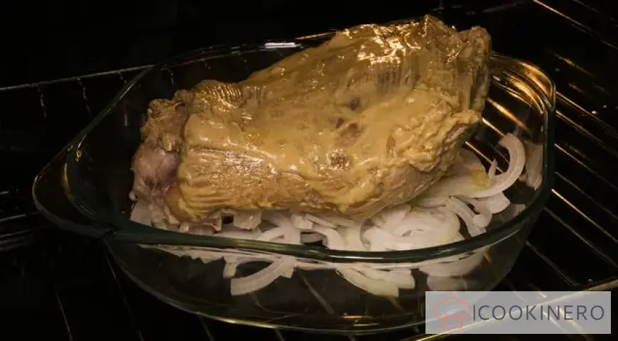 Boiled knuckle in the oven