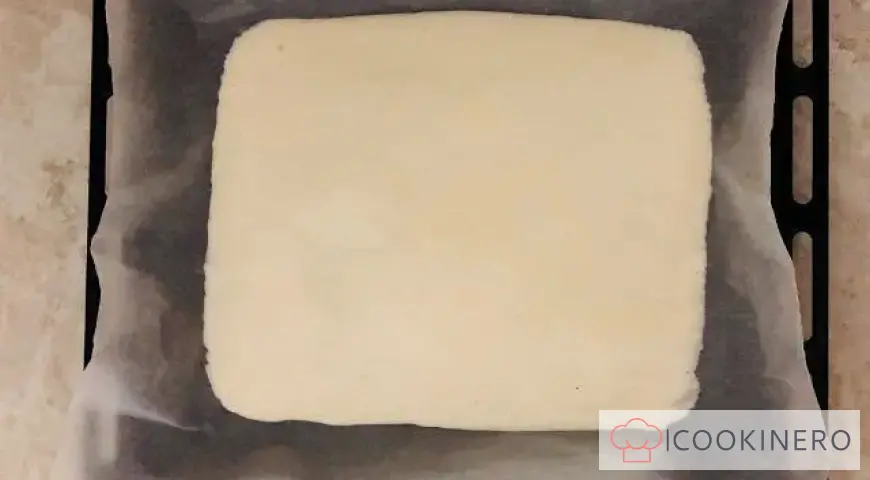 Delicate roll with cream cheese