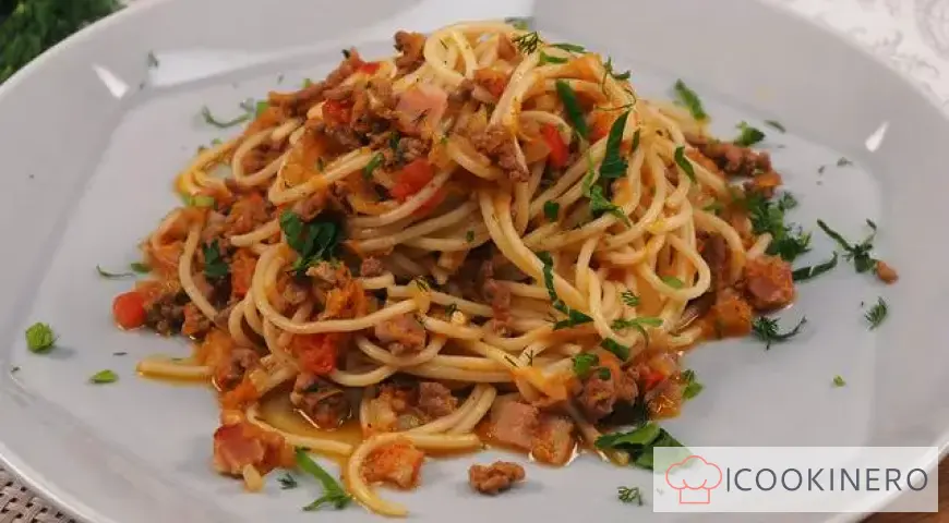 Bolognese mit Wein