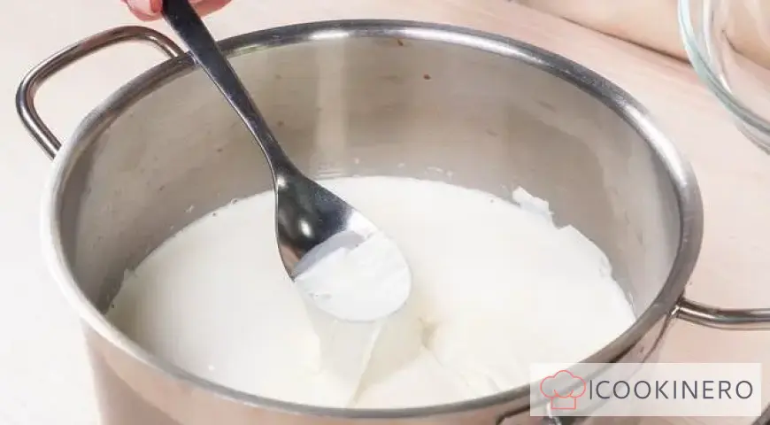Guryev porridge with cream and candied fruits