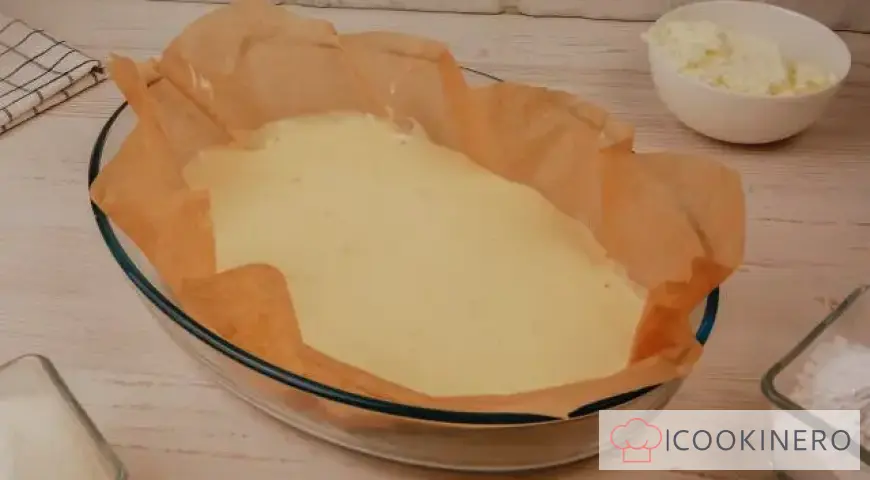 Sponge cake with curd cream and banana