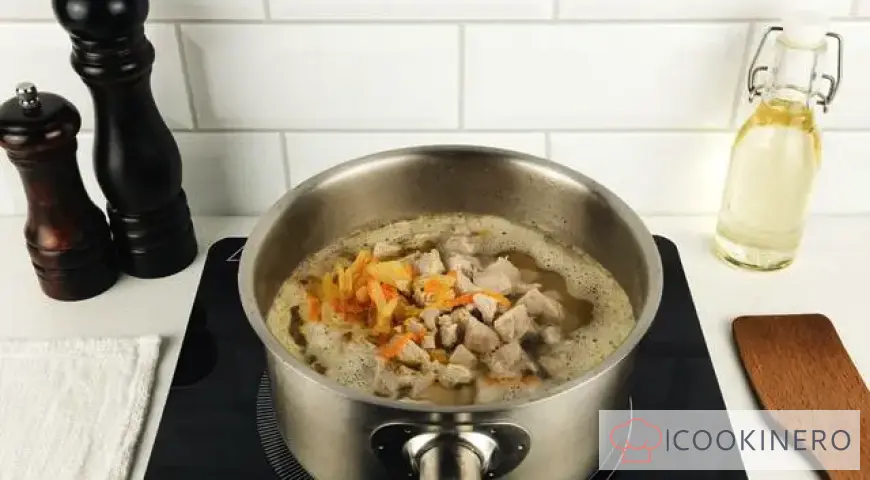 Pea soup with pork