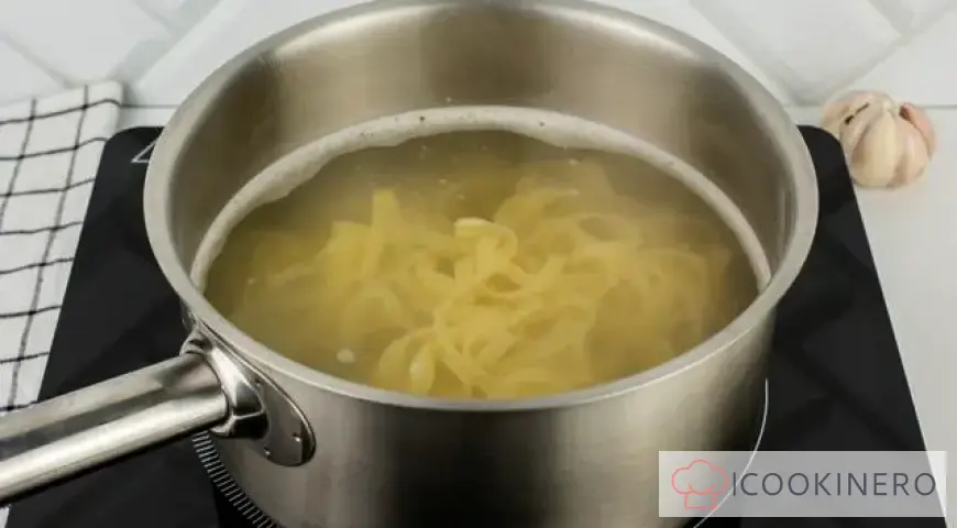 Pasta with pumpkin and ham