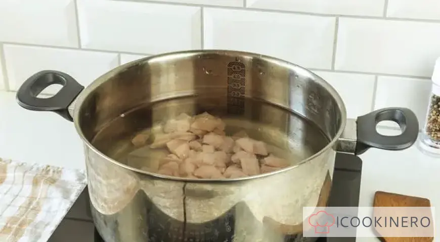 Beetroot soup with chicken