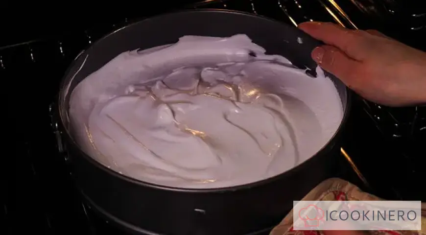 Sponge cake with meringue