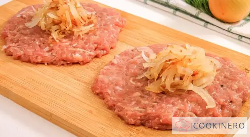 Meat zrazy with onions