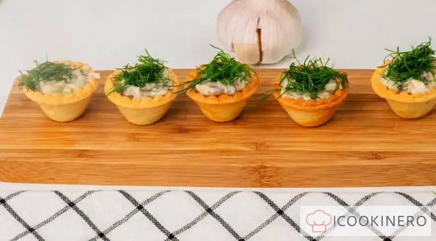 Tartlets with sprats and cream cheese
