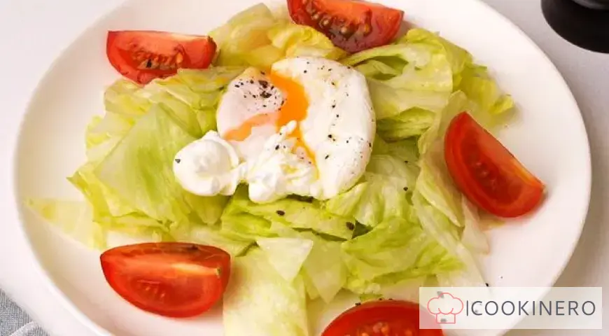 Huevo escalfado en agua