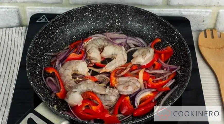 Soba noodles with shrimp