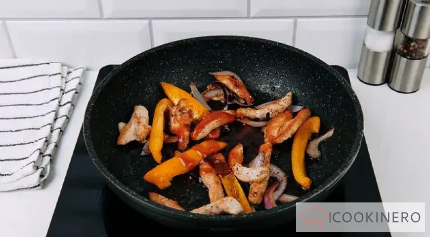 Wok noodles with chicken