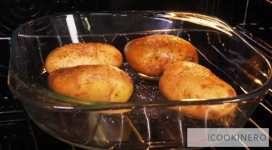 Potatoes stuffed with mushrooms