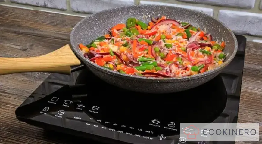 Risotto with shrimps and vegetables