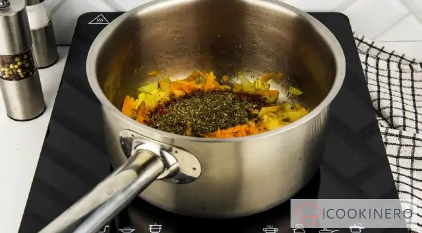 Zuppa di lenticchie rosse turca