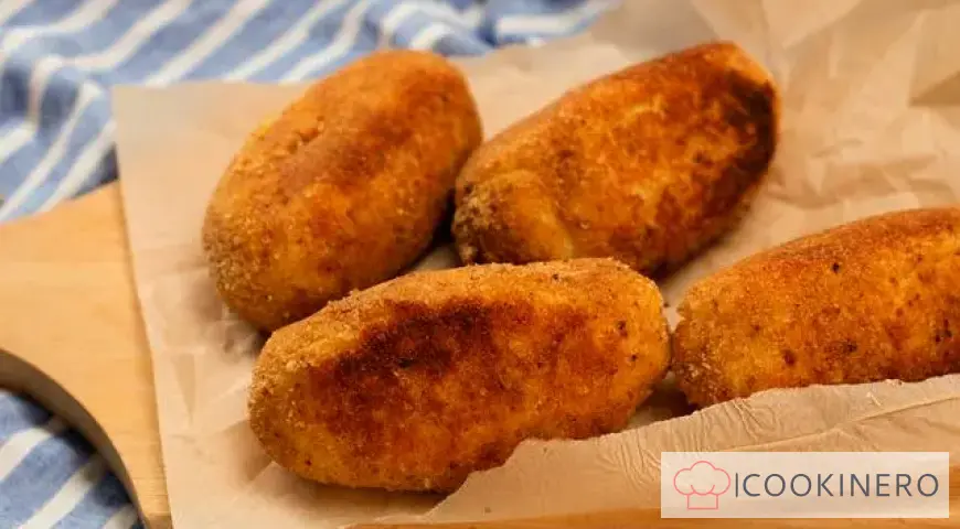 Pasteles de patata sencillos con champiñones