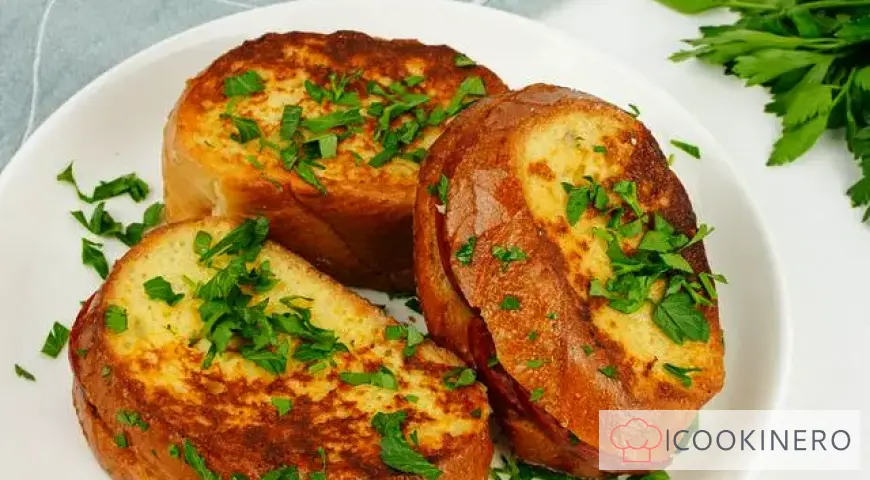 Croutons with sausage