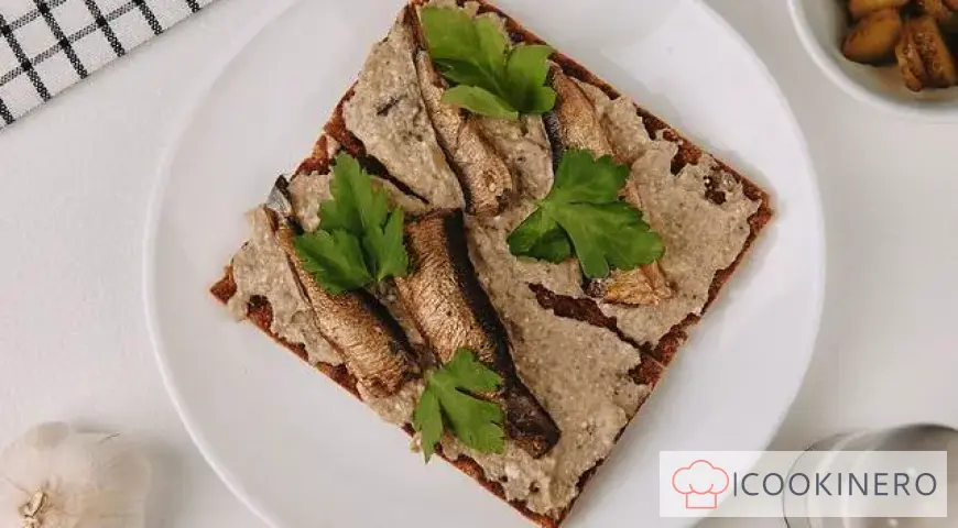 Bread with sprats and pickles