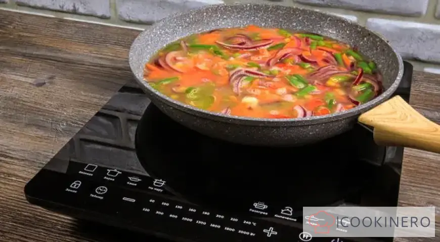 Risotto with shrimps and vegetables
