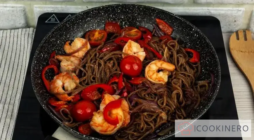 Soba noodles with shrimp