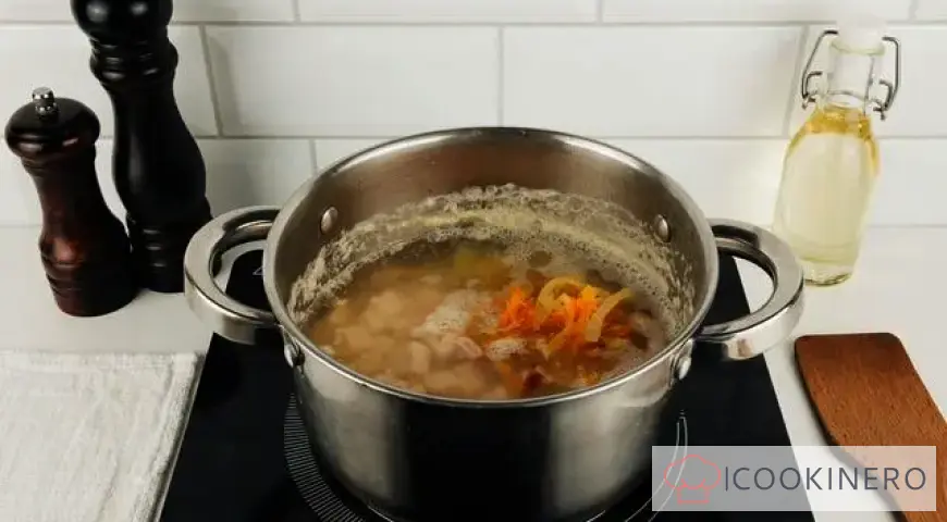Zuppa di piselli con pollo affumicato