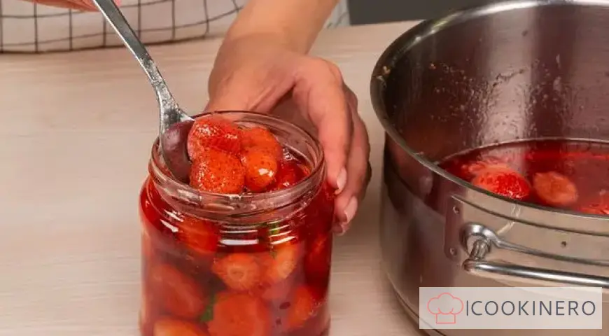 Strawberry jam with mint