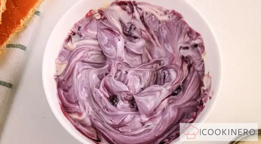 Sponge canape with mascarpone and blueberries