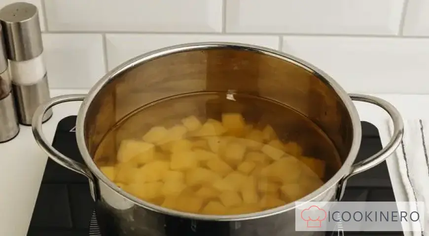 Pea soup with green peas