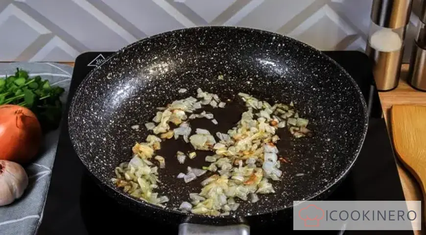 Gefüllte Champignons mit Zwiebeln und Nüssen