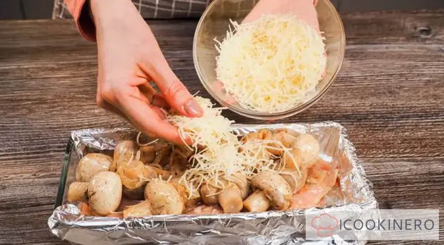 Chicken with marinated mushrooms