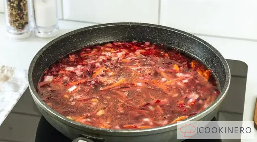 Beetroot soup with chicken