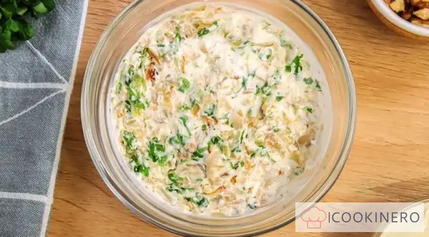 Gefüllte Champignons mit Zwiebeln und Nüssen
