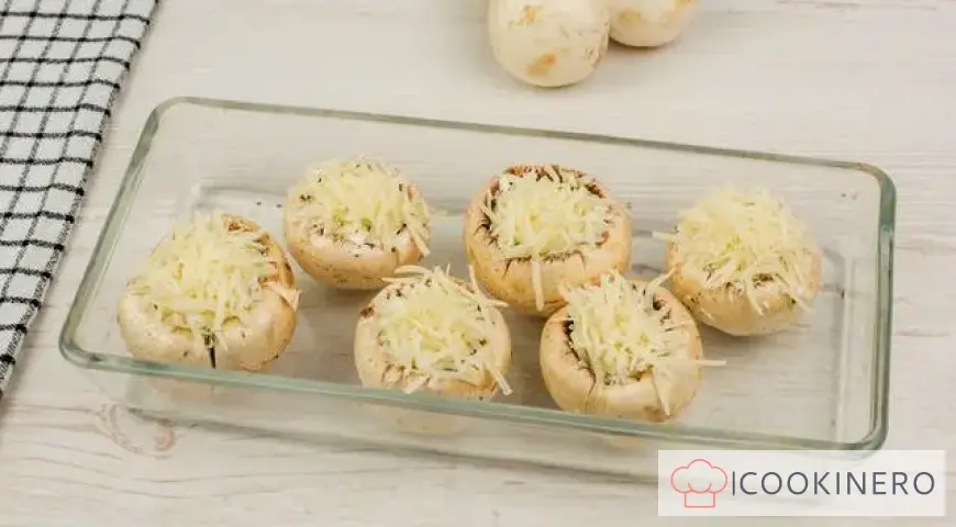 Champignons with feta cheese and parmesan