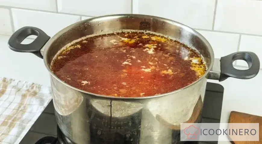 Beetroot soup with chicken