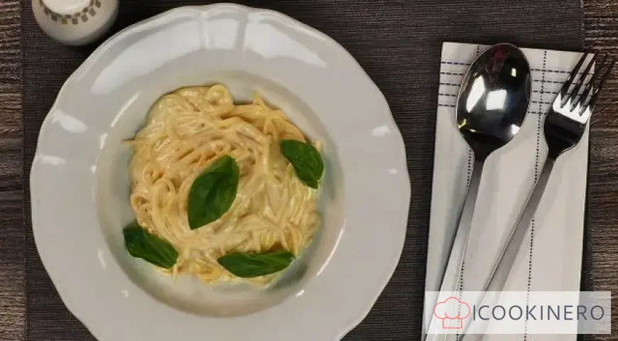 Pasta in creamy sauce with cheese