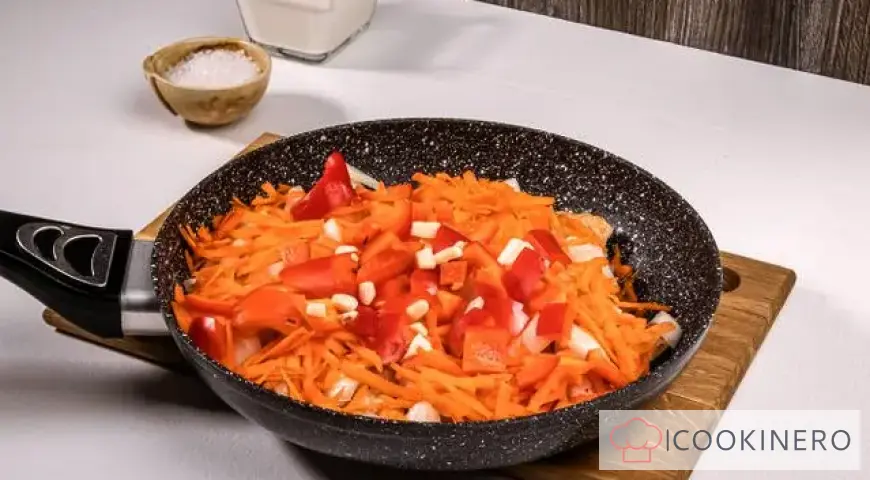 Chicken fillet with vegetables in a creamy sauce