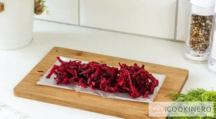 Beetroot soup with chicken