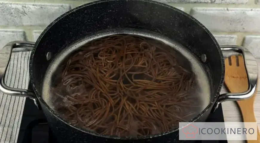 Soba noodles with shrimp